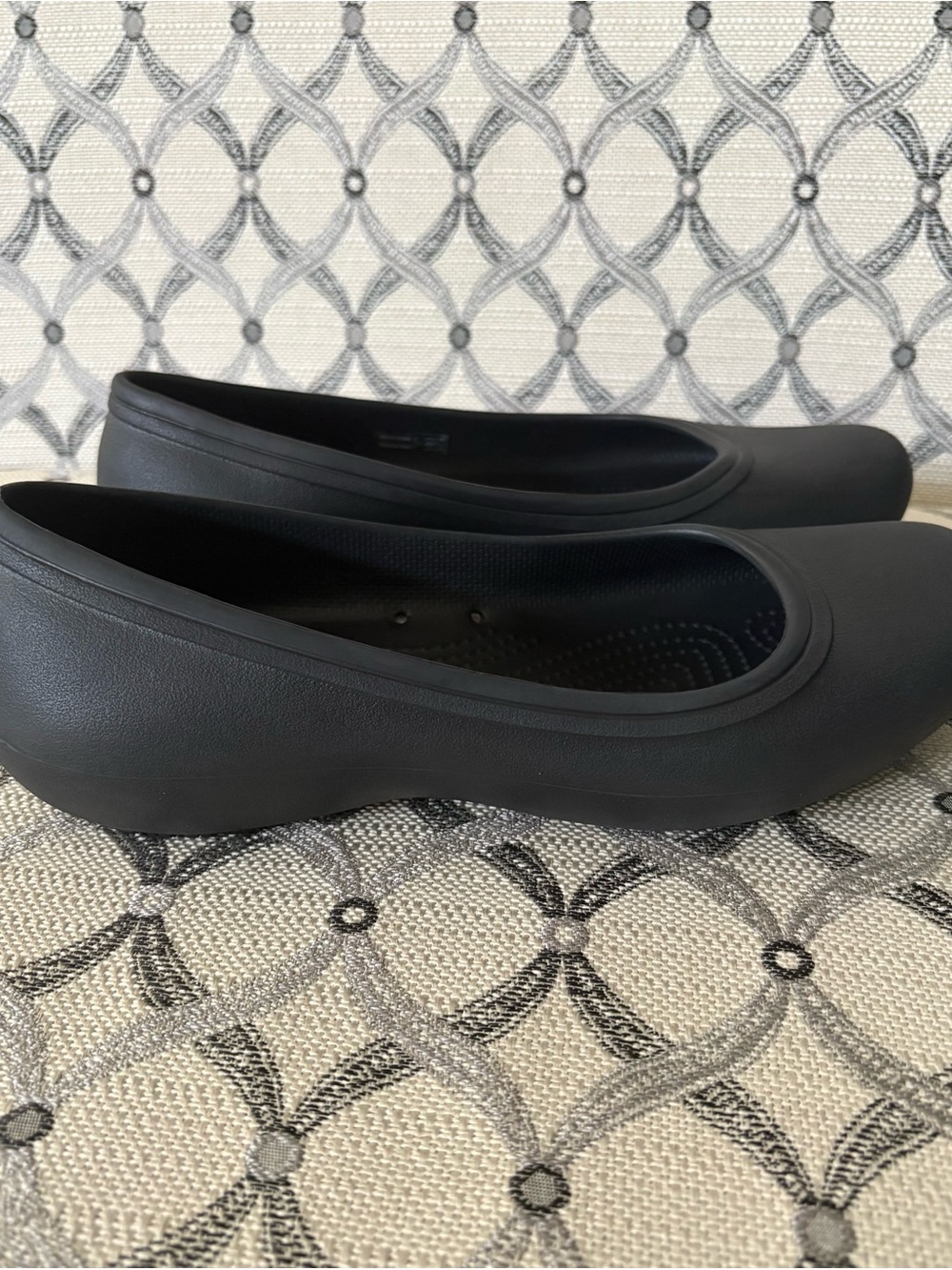 CROCS Non Slip Resistant Iconic Comfort Ballet Flats Matte Black Women's Sz 8